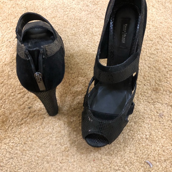 Size 10 Black leather and Suede pump - Picture 3 of 3